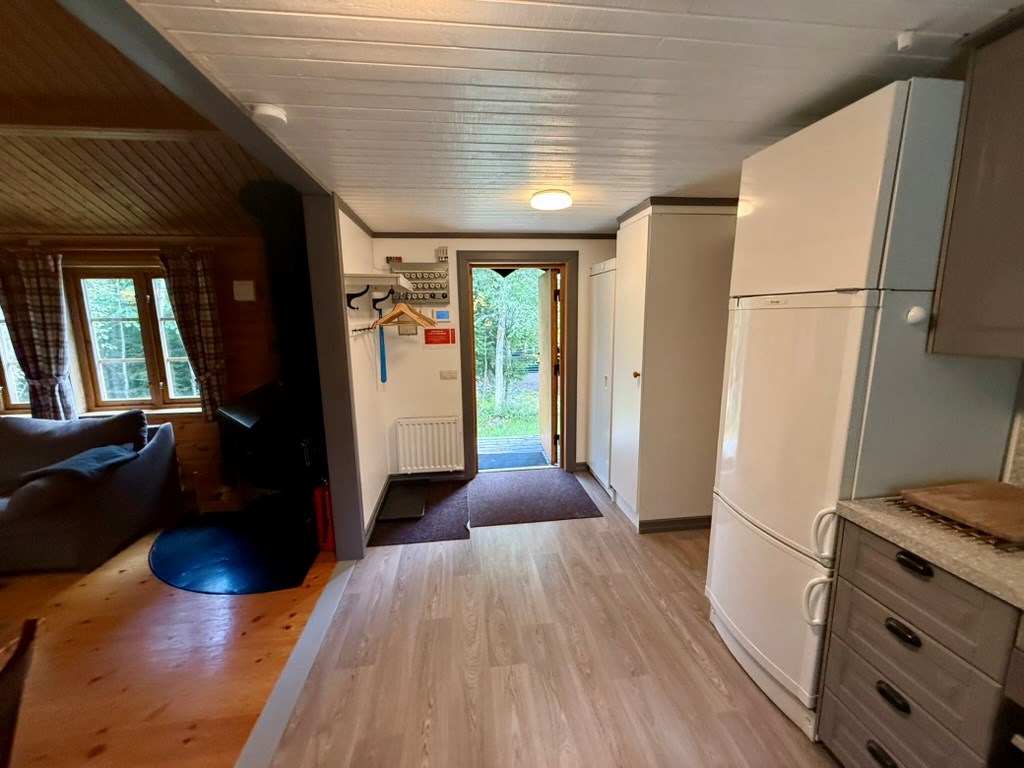 Hall, torskåp, bild från hus 2