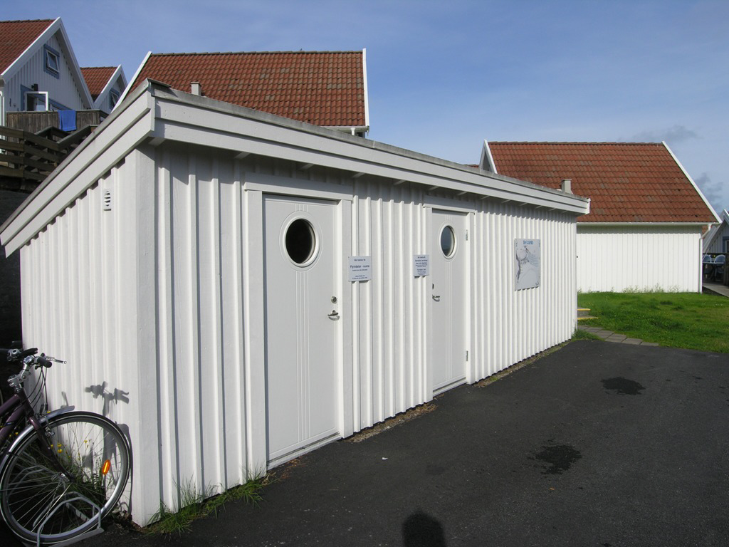 Förråd - flytvästar vuxna/barn- barnstolar - barnsängar-  grindar etc.