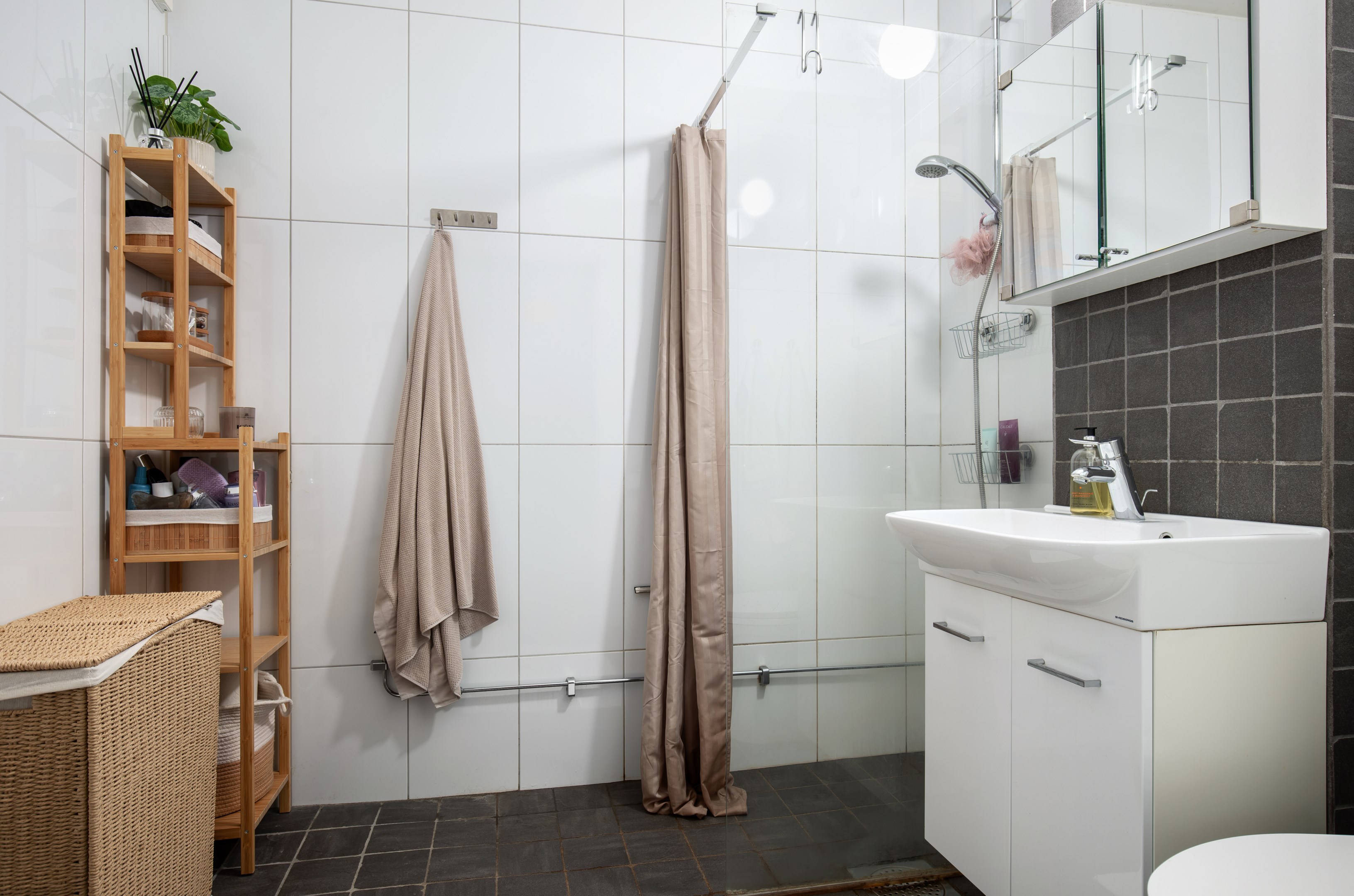Bostadsbild från Ormingeringen 16C, Till salu i Västra Orminge, Nacka