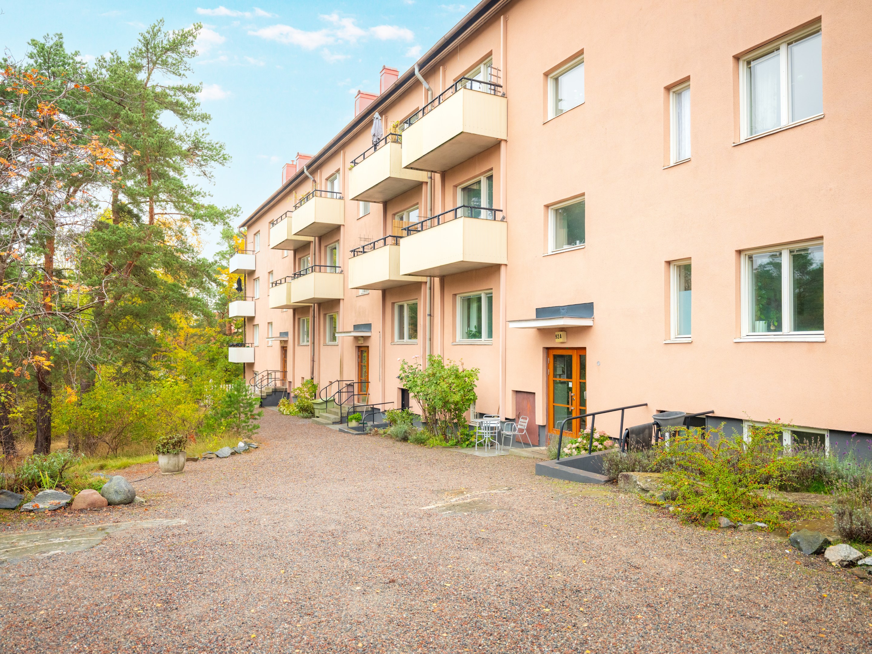 Bostadsbild från Bäckvägen 92A, Till salu i Midsommarkransen, Stockholm