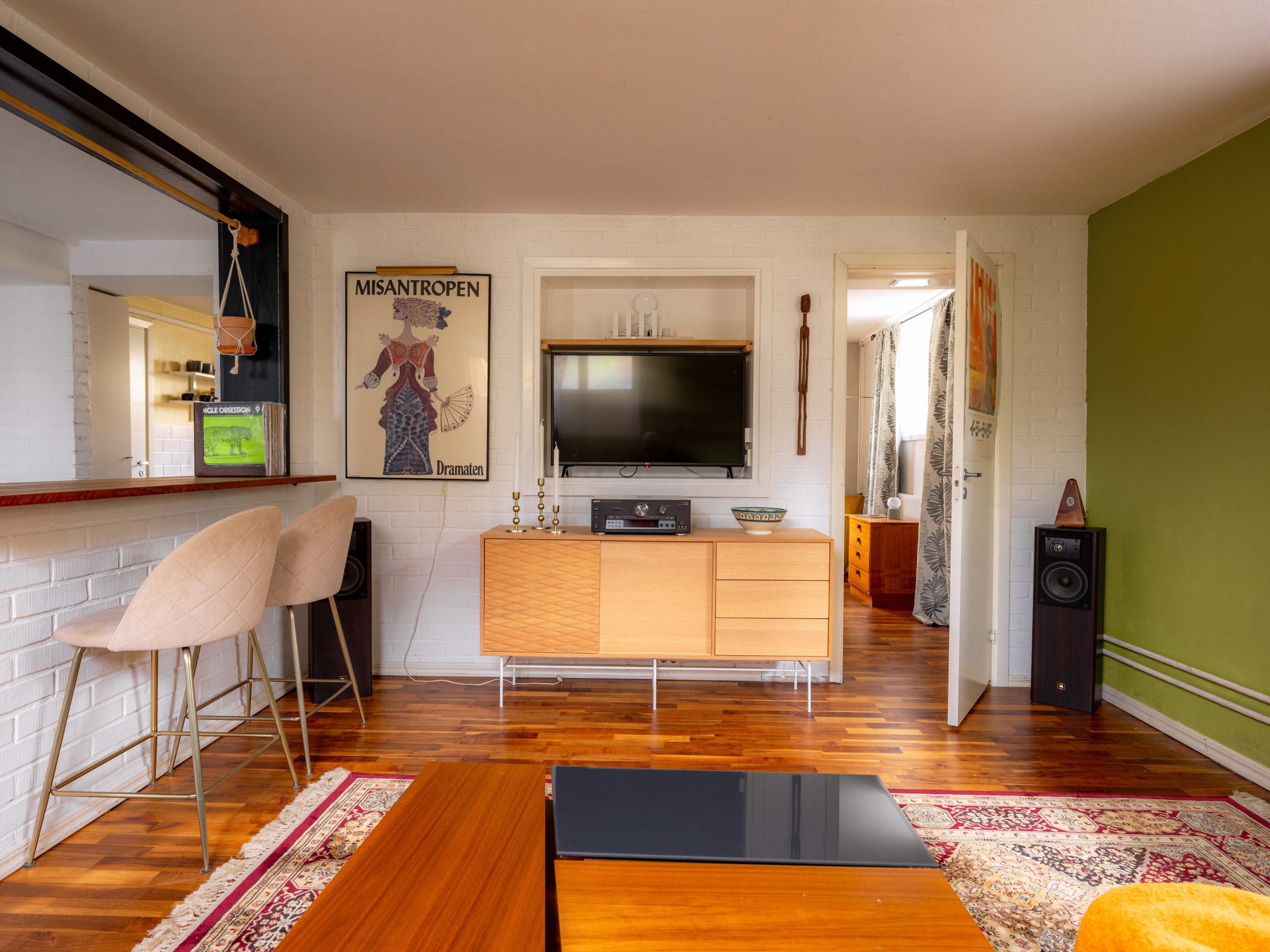 Bostadsbild från Bäckvägen 92A, Till salu i Midsommarkransen, Stockholm