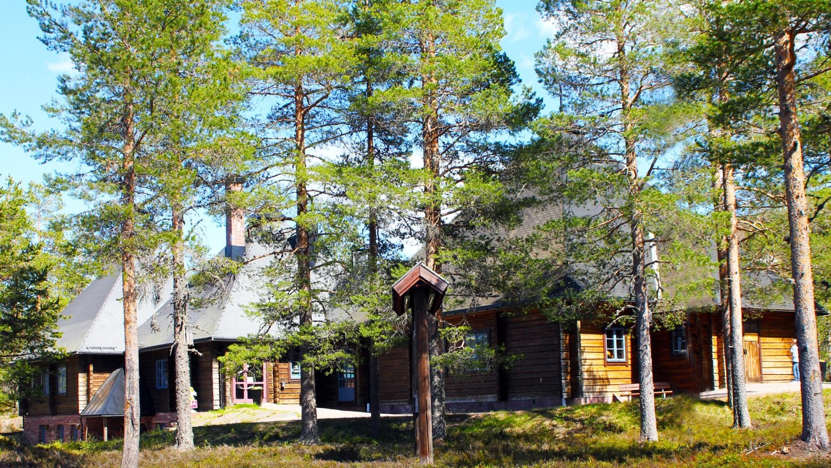 Kyrka och kaffestuga i samma byggnad.. Alltid öppet! Besök!!!!!